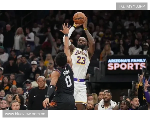 詹姆斯谈造犯规规则导向下球员智慧与比赛博弈现代篮球生态观察